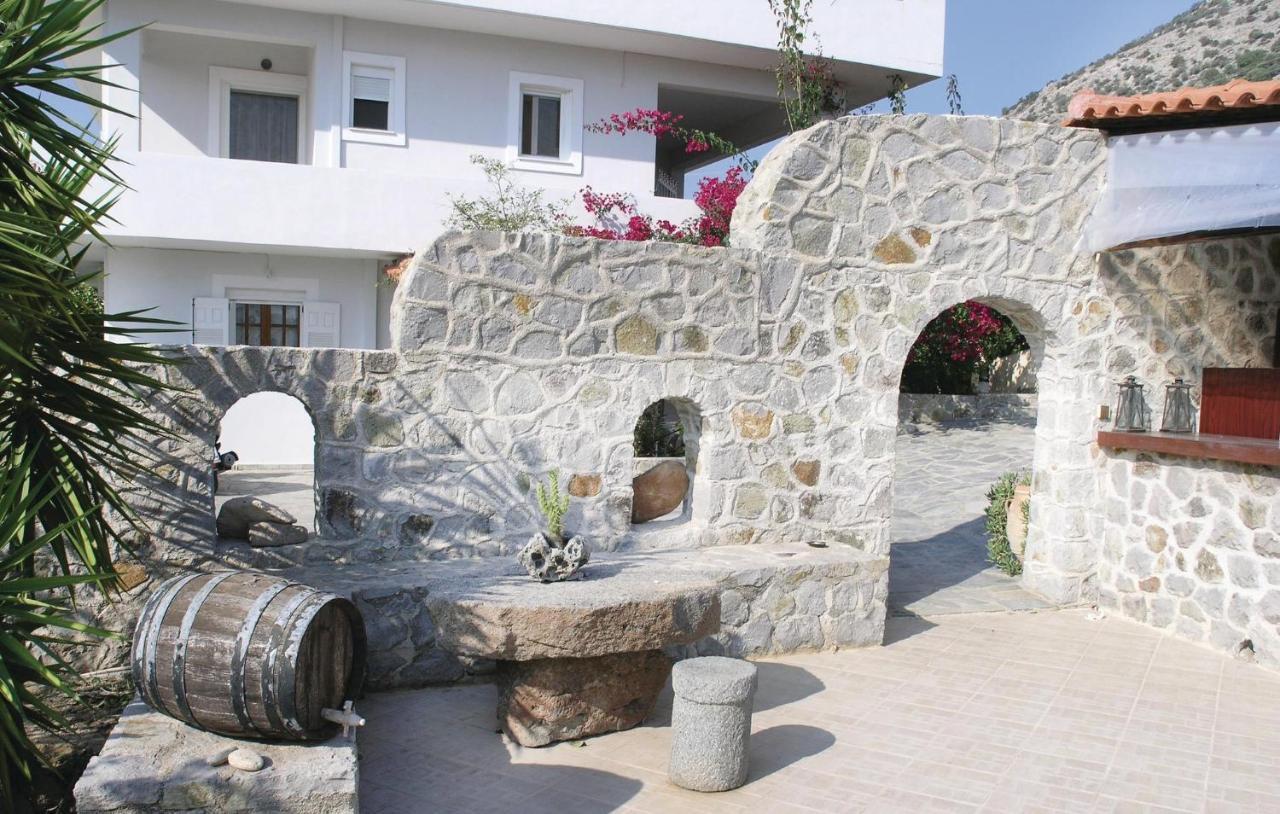 Awesome Home In Agia Marina Aigina With 5 Bedrooms, Private Swimming Pool And Outdoor Swimming Pool Exteriör bild